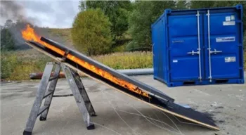 PV-systembrande potentielt forværret af kløften mellem solpaneler, tage
